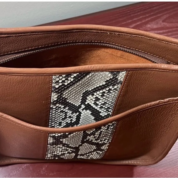 Just sits in my closet would love for it to find a good home - Picture 5 of 6